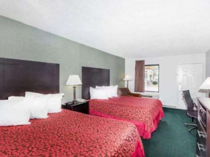 Days Inn By Wyndham Hendersonville Exterior photo