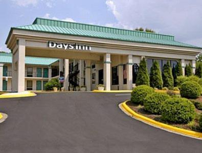 Days Inn By Wyndham Hendersonville Exterior photo